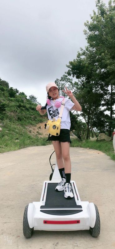 Easy Folding foot stepping 30km 3 Wheel E Scooter